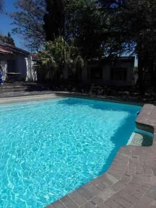Fourways Youth Hostel - Havuz