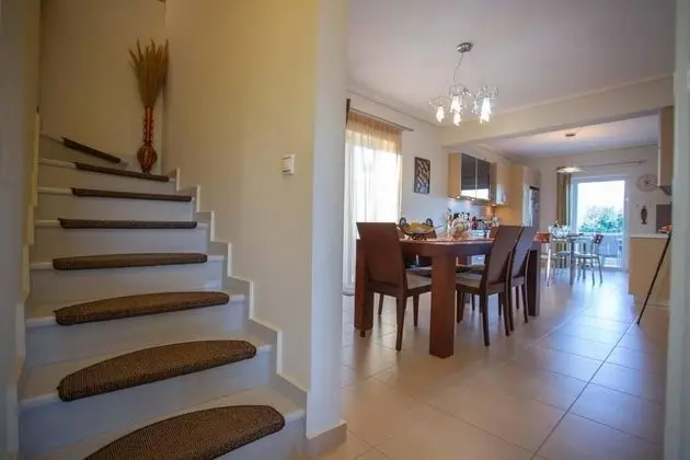 Fou's 3-bed Villa in Nafpaktos - Yerinde Yemek