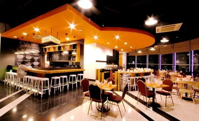 FOX Lite Metro Indah Bandung - Yerinde Yemek