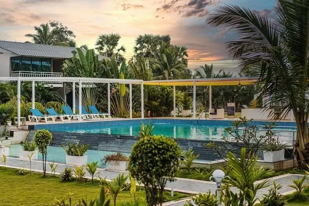 Foxoso La Alphonso Beach Resort & Spa