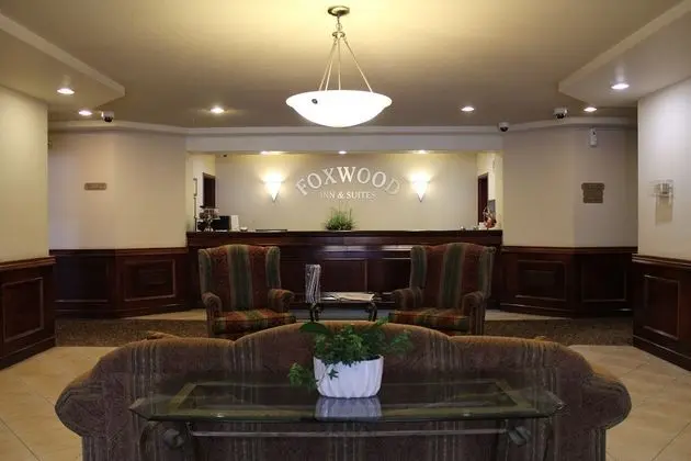 Foxwood Inn & Suites - Lobi