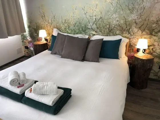 Francis B&B Superior