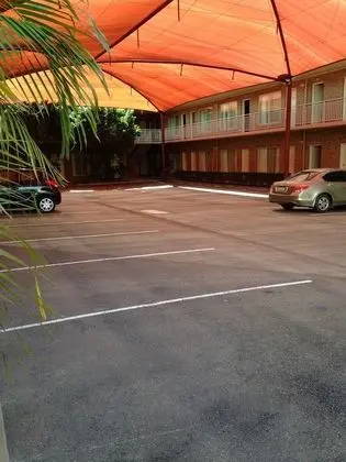 Francis Phillip Motor Inn - Dış Mekan