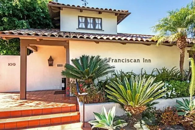 Franciscan Inn & Suites - Dış Mekan