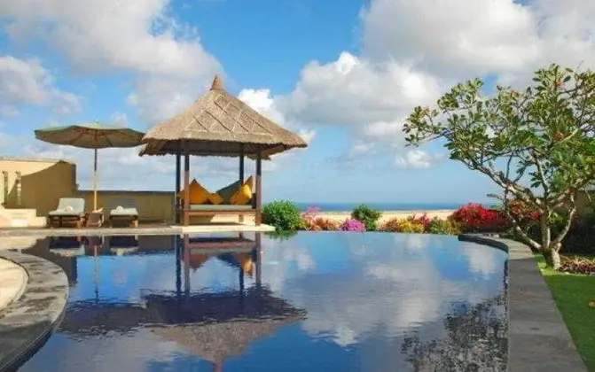 Frangipani Beach Villa - Havuz