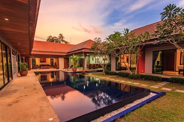 Villa Frangipani by Lofty