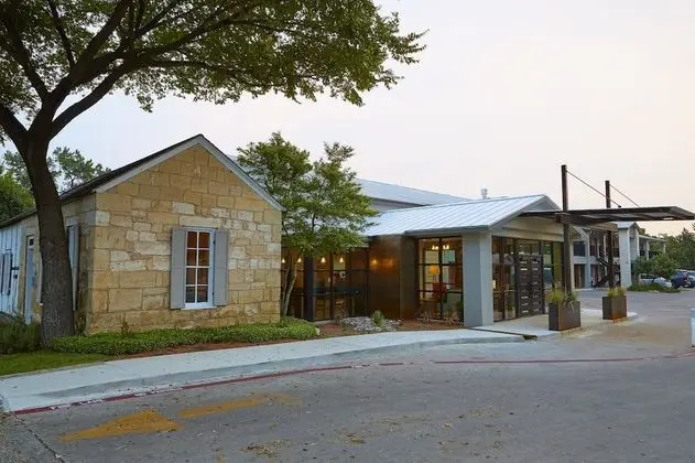 Fredericksburg Inn & Suites - Dış Mekan