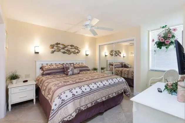 Fred's Estero Beach & Tennis Condo - Oda