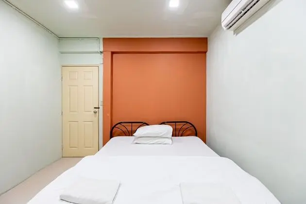 FREESIA SALADAENG SILOM APARTMENTS
