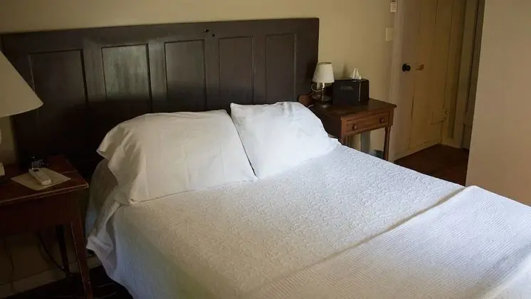 French Camp Bed and Breakfast - Oda