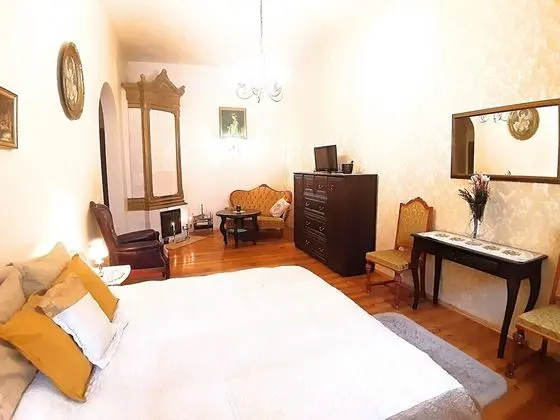 French Decor Apartment - Oda