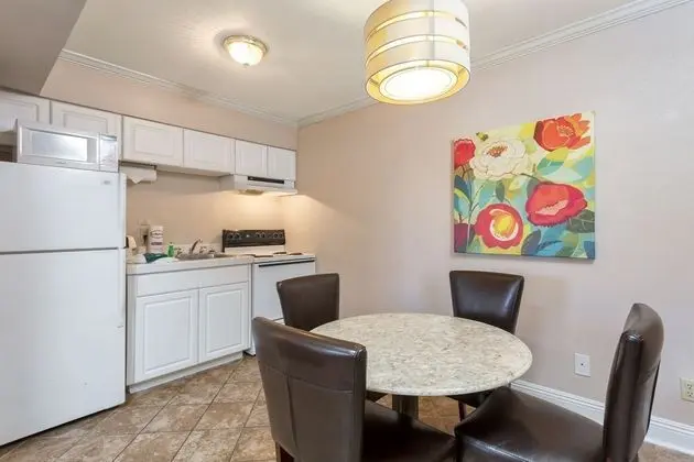 French Quarter Suites Hotel - Mutfak
