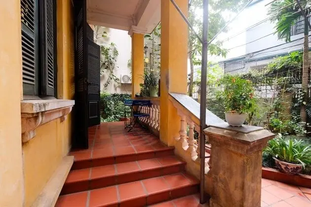 French Styled House - Lobi