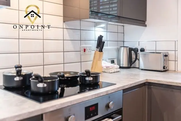 FRESH 2 Bedroom Apt With Parking - Mutfak
