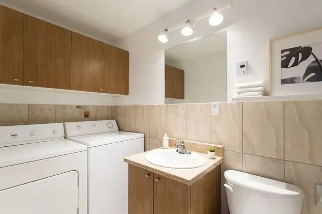 Fresh & Styled 2 Bedroom Apt in Mile End - Banyo Tipleri