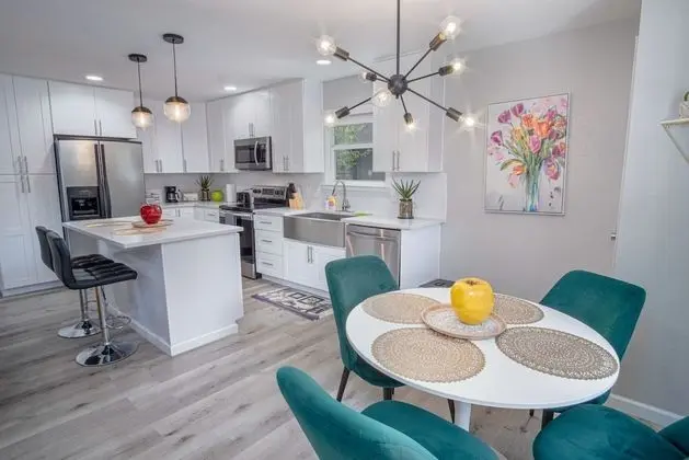 Freshly Remodeled 3BR 2BA Near Fantastic Downtown - Mutfak