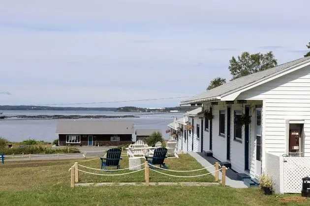 Friars Bay Inn & Cottages - 1