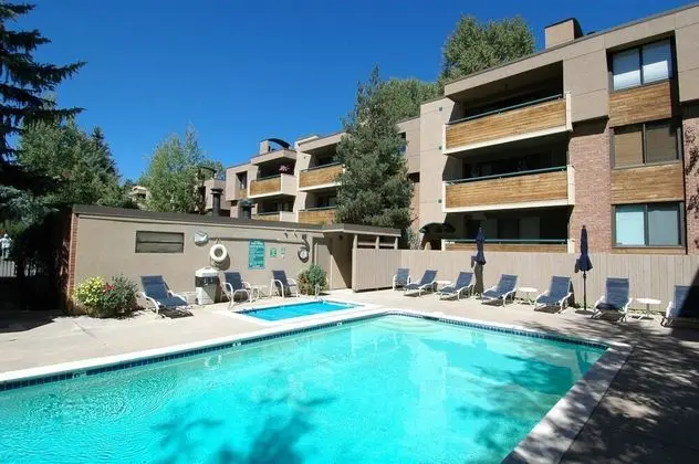 Frias Properties of Aspen - Havuz
