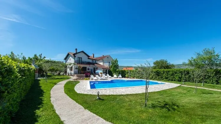 Frida Luxury Beachfront Villa - Dış Mekan