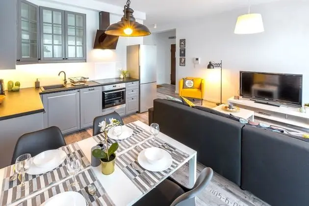 Friendhouse Apartments - Train Station Area