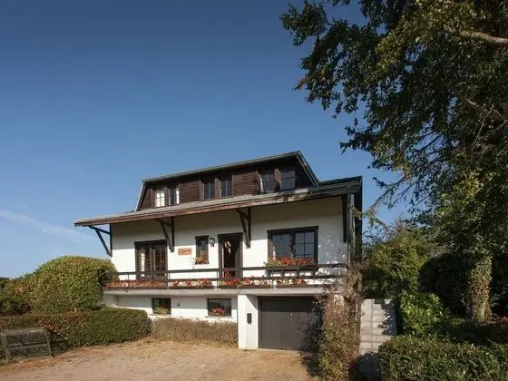 Friendly and Rustic Family Home With Fireplace and Panoramic Views