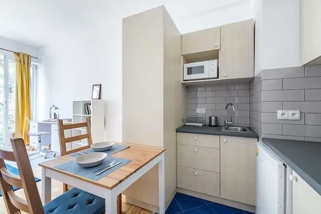 Friends Avenue Apartment