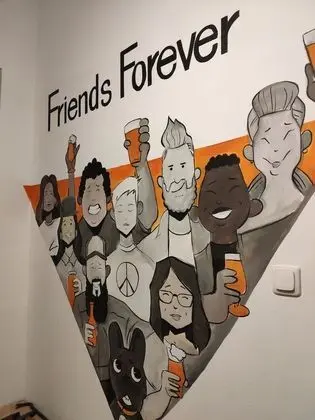 Friends Forever - Hostel - Öne Çıkan Resim