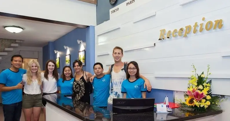 Friends Inn and Travel - Lobi