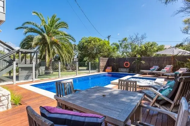 Front Beach House - Havuz
