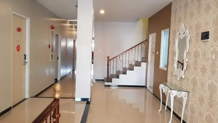Front One Boutique Brani Solo - İç Mekan