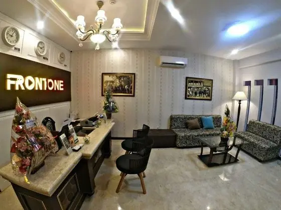 Front One Boutique Brani Solo - Lobi
