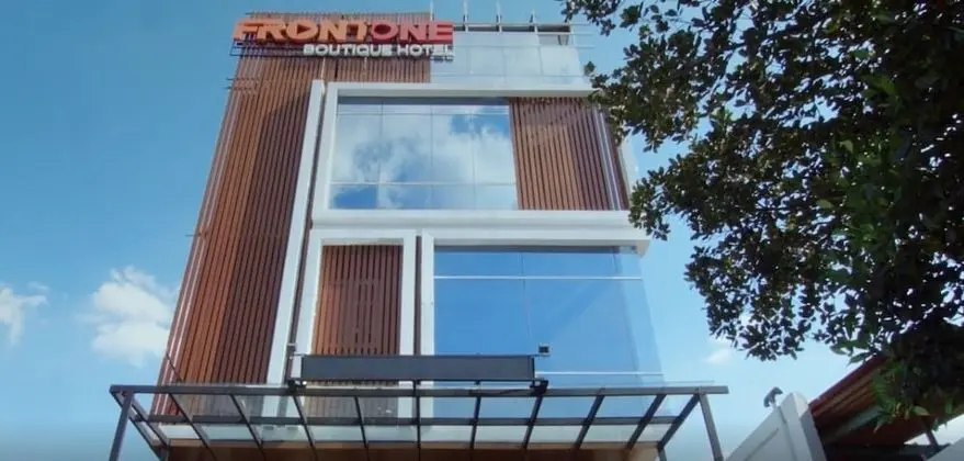 Front One Boutique Tugu Muda Semarang - Dış Mekan