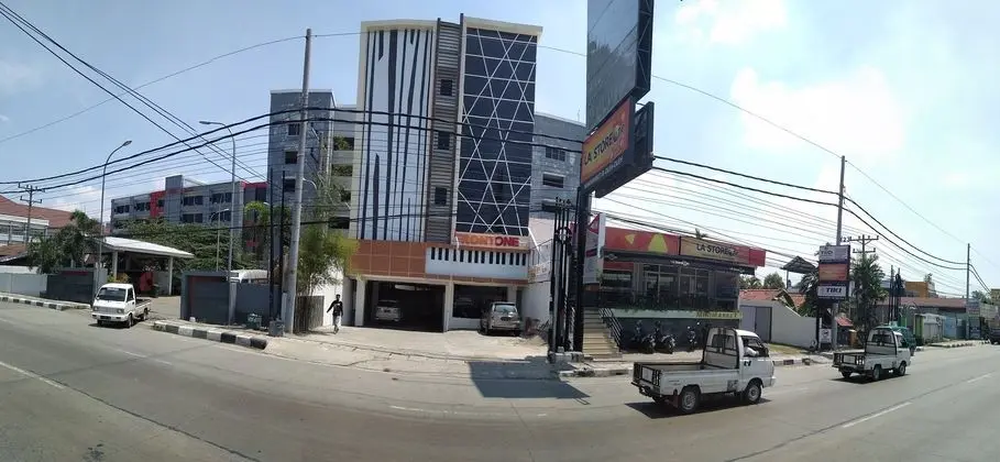 Front One Inn Semarang