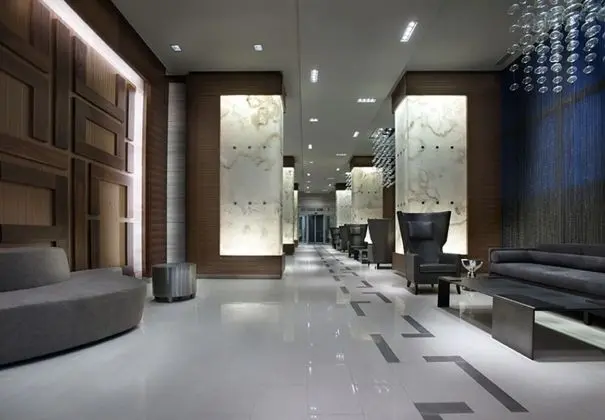 Front St - Entertainment District - İç Mekan