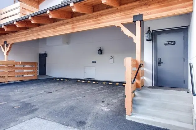 Front Street Suites