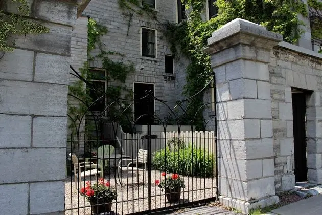 Frontenac Club Inn - Dış Mekan