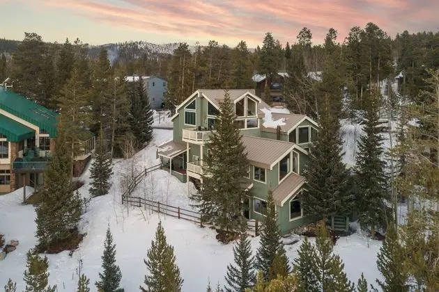 Frontier by Avantstay Incredible Mtn Views & Hot Tub Gorgeous Breckenridge Home Close to Slopes