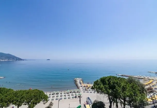 Frontline Beach 6 - B3 - Near To The Sea