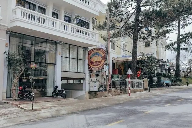 Frosty Land Hotel