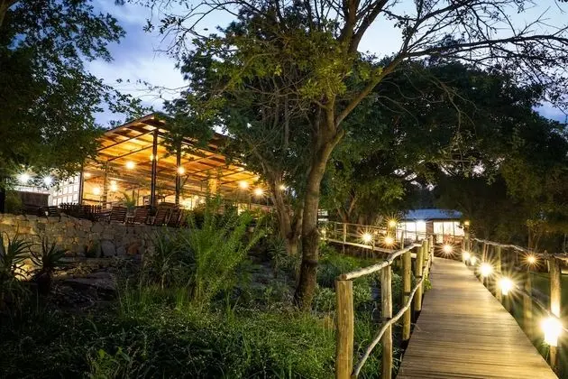 Fugitives' Drift Lodge