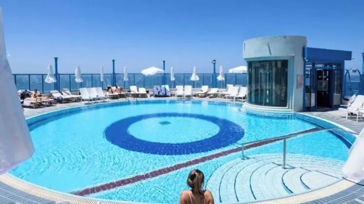 Full Sea View on The Beach With Balcony - Havuz