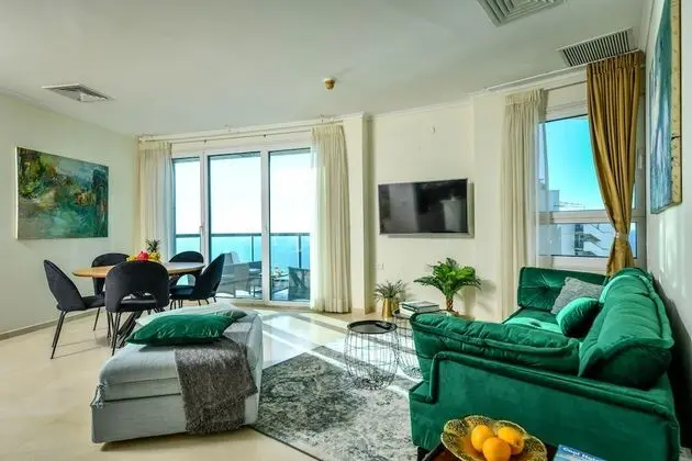 Full Sea View on The Beach With Balcony - Öne Çıkan Resim