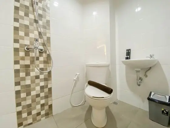Fully Furnished 1Br The Alton Apartment - Banyo Tipleri