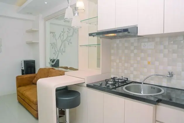 Fully Furnished 2BR Bassura City Apartment with Mall View - Mutfak