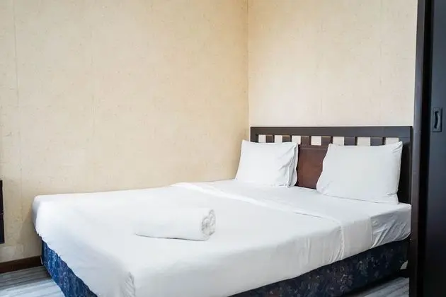 Fully Furnished 2BR Great Western Apartment near Shopping Mall