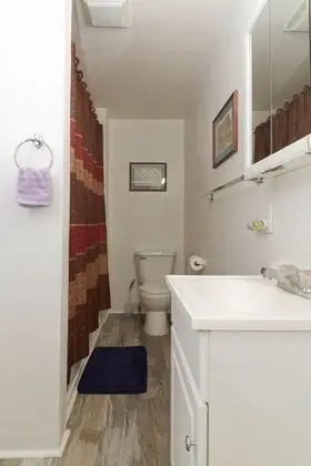 Fully Furnished 4-bedroom Located on a Quiet Block - Banyo Tipleri