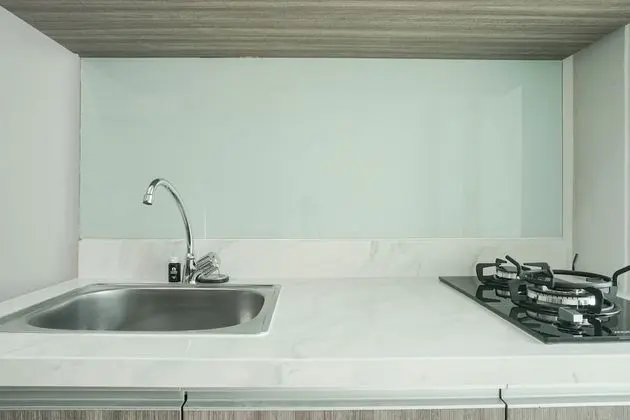 Fully Furnished Apartment with Comfortable Design 2BR Vittoria Residence - Mutfak
