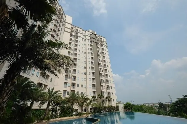 Fully Furnished with Comfortable 1BR Apartment at Mustika Golf Residence - Dış Mekan