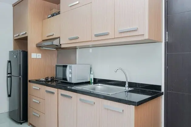 Fully Furnished with Comfortable Design 2BR Apartment Atria Residences - Mutfak