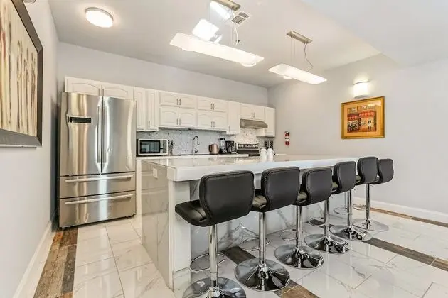 Fully Furnished Condos Near St Charles - Mutfak